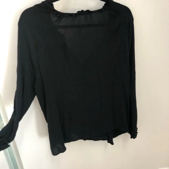 Old Navy Black Ruffled Blouse - Picture 4 of 5